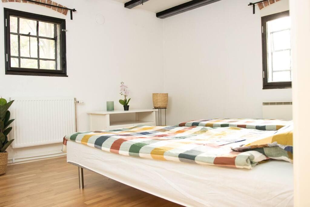 Historical Malt Factory Apartment, 6 Bedrooms, Sleeps 12 , Hot Tub Helsingborg Kültér fotó