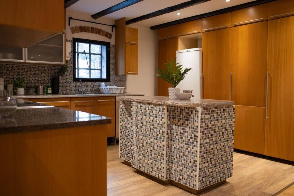 Historical Malt Factory Apartment, 6 Bedrooms, Sleeps 12 , Hot Tub Helsingborg Kültér fotó